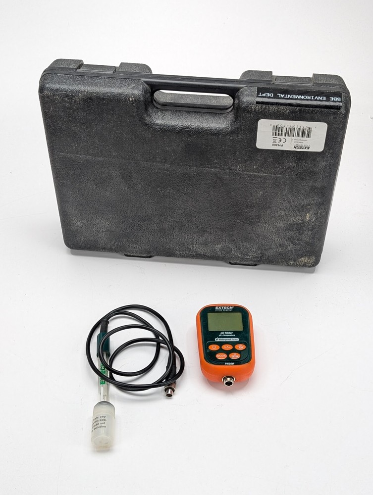 EXTECH PH300 pH / Temp Meter Kit w/Probe and Case