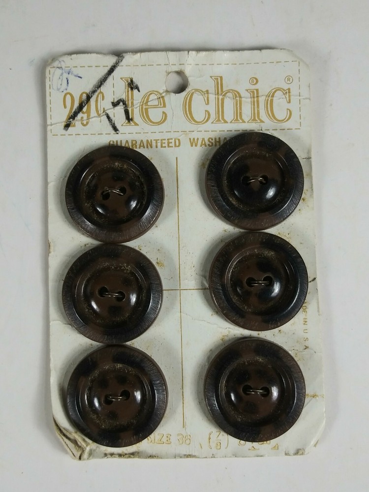 LOT VINTAGE PLASTIC BUTTONS Pre-Owned