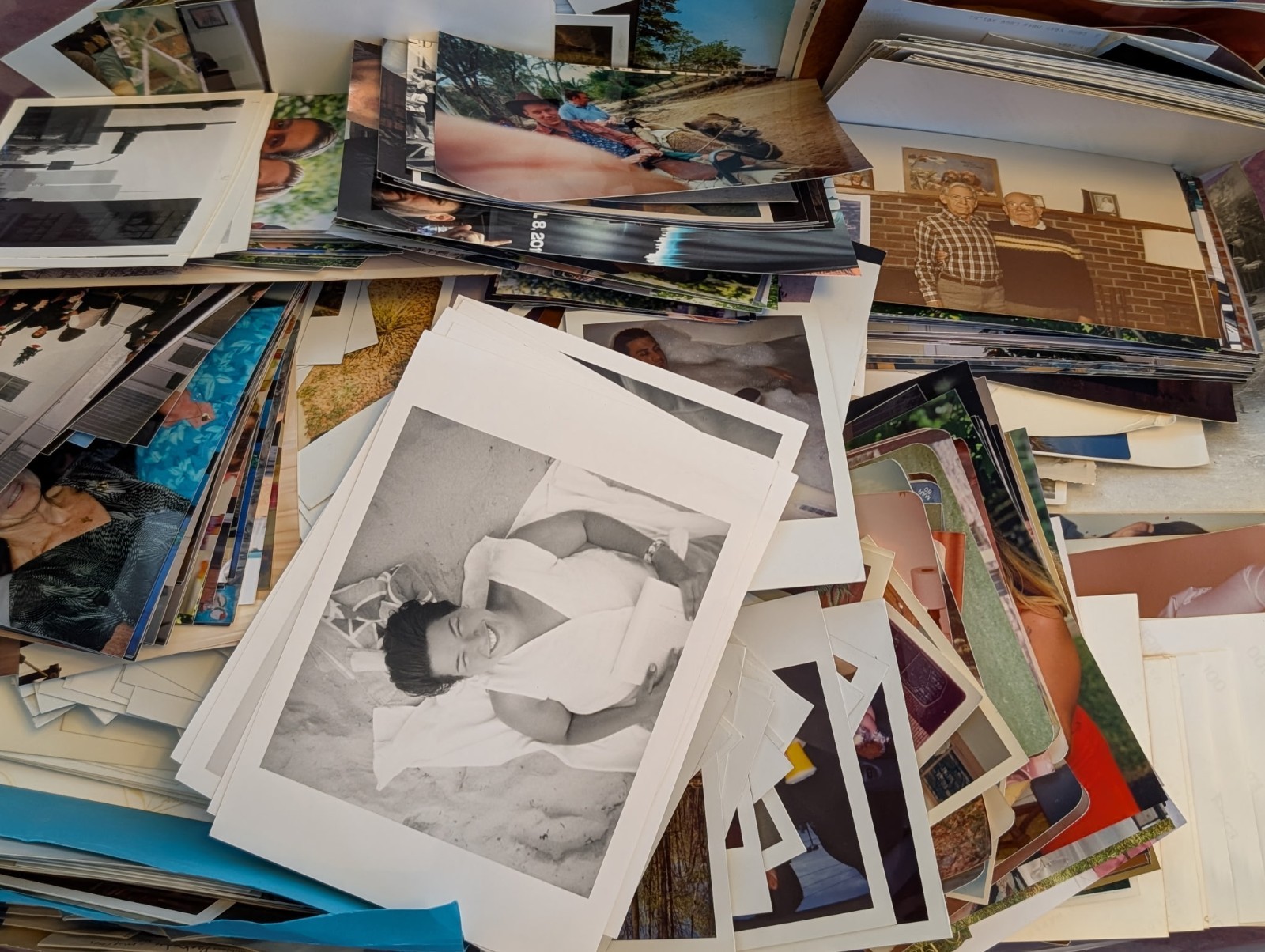 1 lb Bulk Random Photos Vintage Modern Color B&W Polaroid Estate Photos 1 Pound