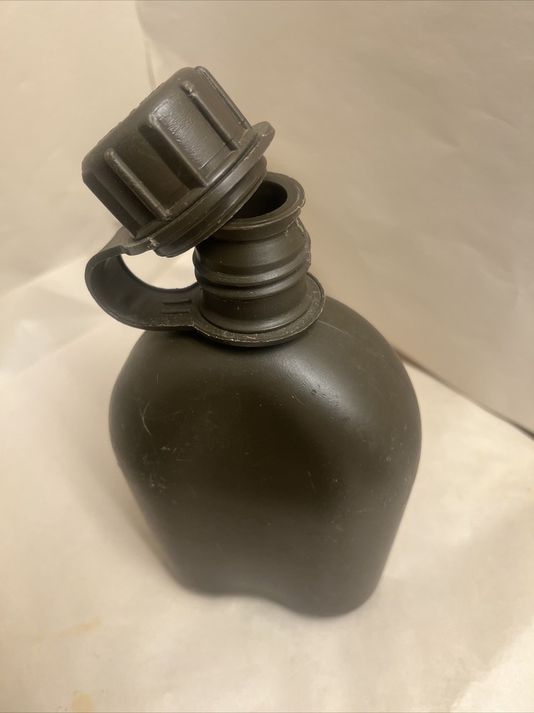 Vintage US Army 1Quart Canteen Dated 2002