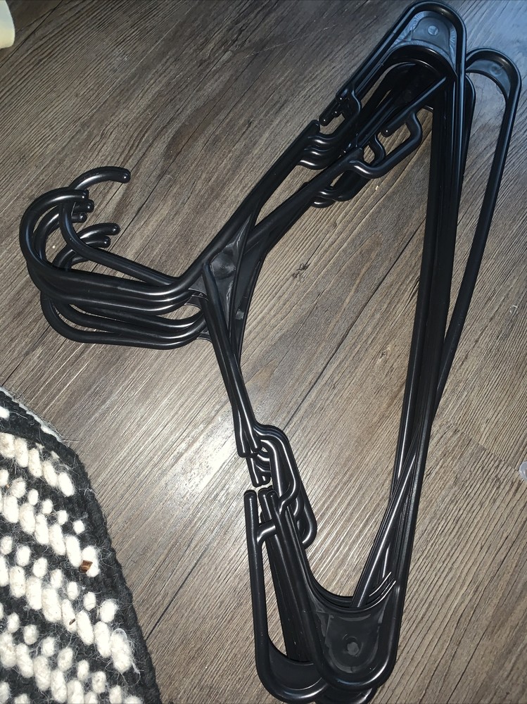 Black Plastic Hangers Durable Slim Stylish 10 in Pack
