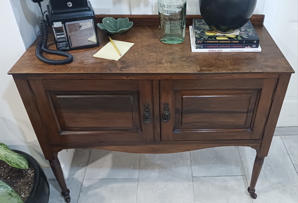 Walnut Antique Sideboard Buffet Cabinet 2 Doors With Lock On Casters