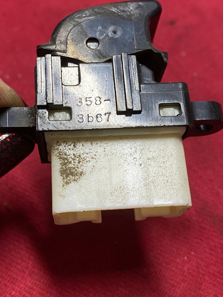 INTERNATIONAL CF500  WINDOW  SWITCH 358-3B67