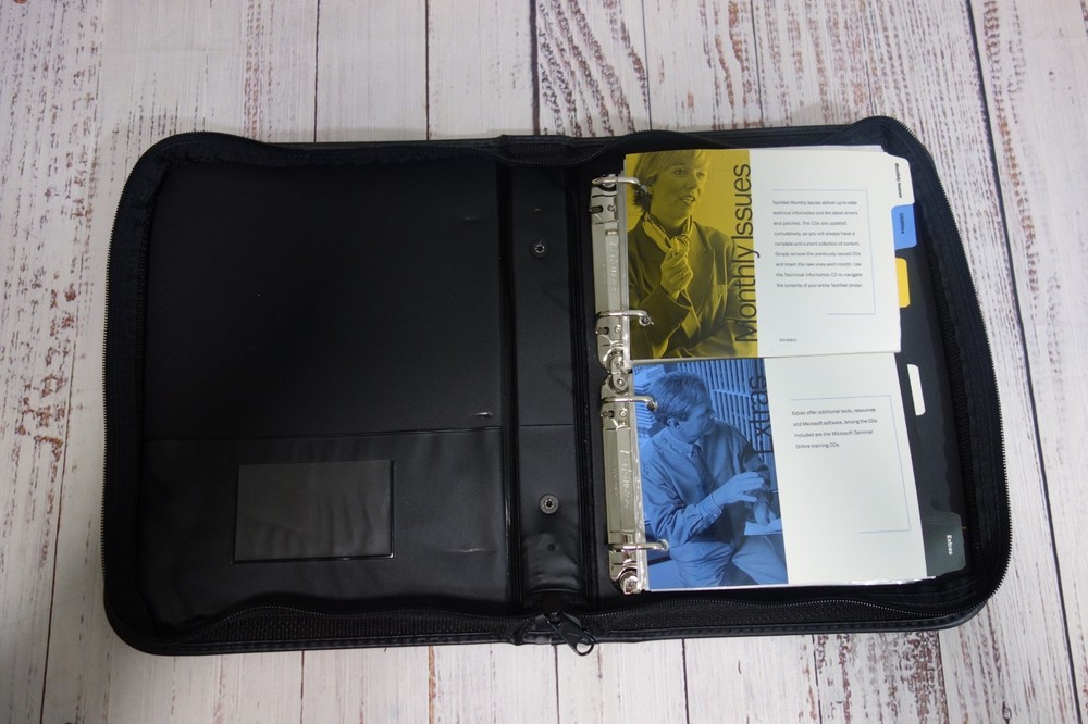 Vintage Microsoft TechNet Plus CD Subscription With Binder 45 CDs 1999-2000