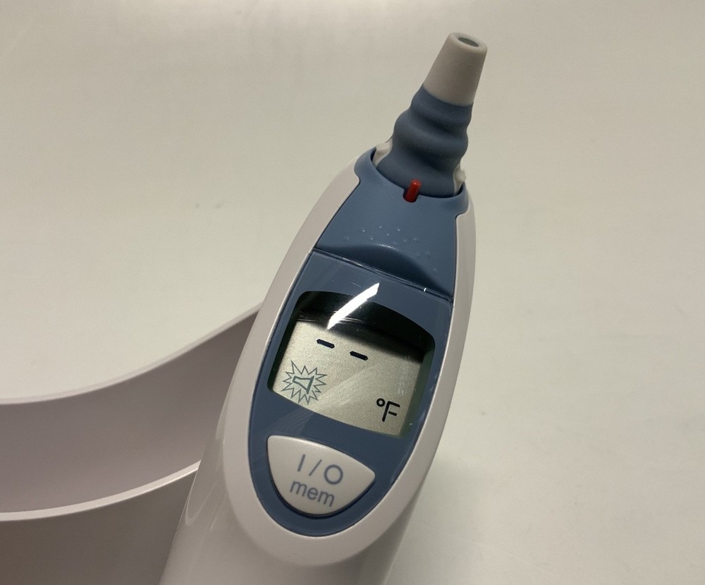 Braun ThermoScan Ear Thermometer Type 6022 Clean/Tested/Working w/ Base