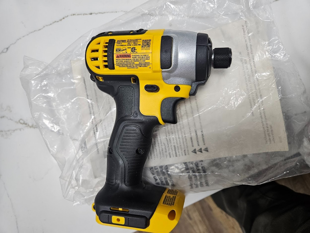 Dewalt - DCF885 - 20V Cordless 1/4" Impact Driver 20 Volt MAX Lithium Ion