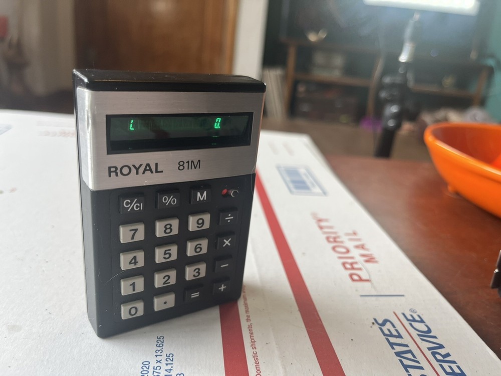 ROYAL LED Electroonic Calculator model 81M Japan Working