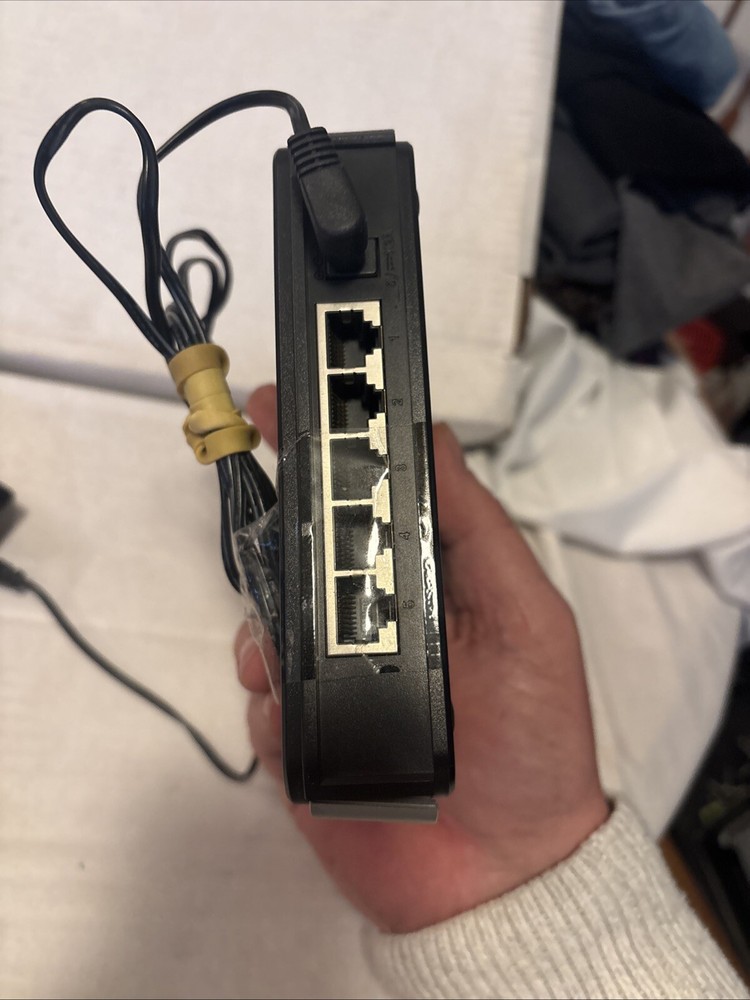 D-Link DES-1105 5-Port 10/100 Network Switch
