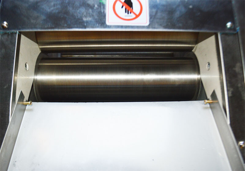 110V Electric Dough Roller Sheet Maker for Dumplings Noddoles w/ Extra Cutter