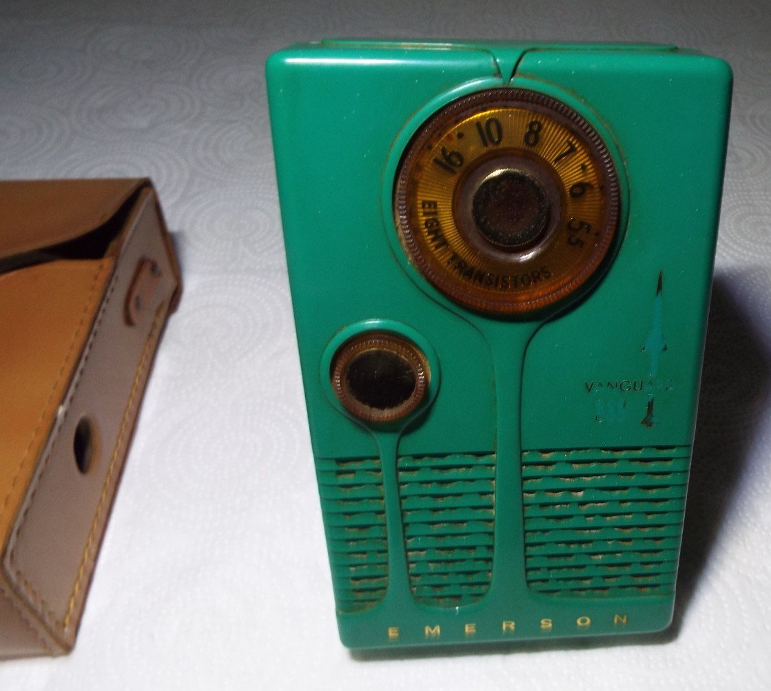 VINTAGE 1950's EMERSON 888 VANGUARD NEVABREAK POCKET RADIO "WORKS GREAT" READ!!!