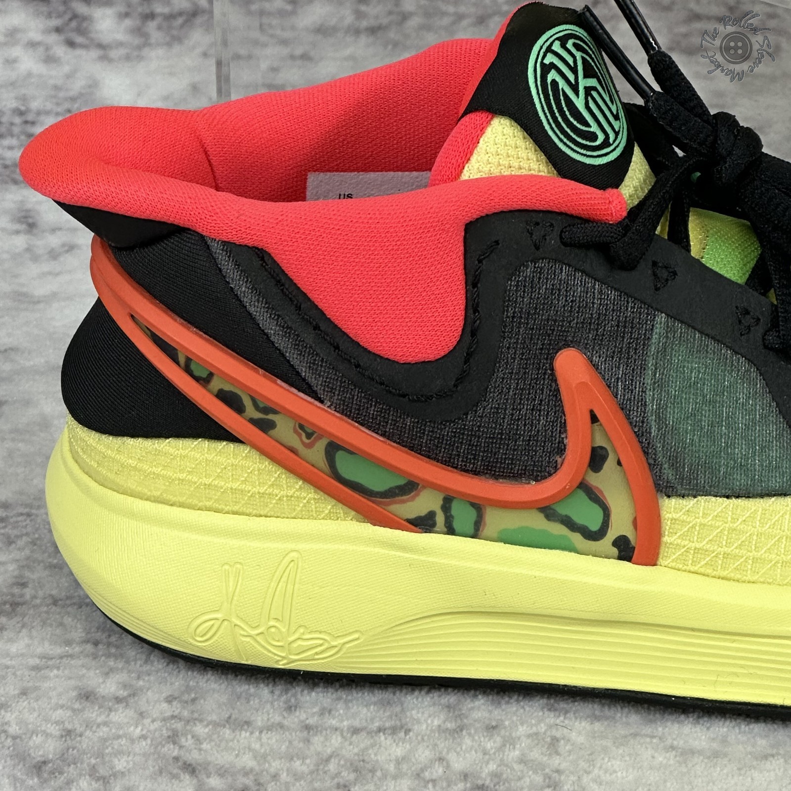 New No Box Nike Kyrie 8 GO GS Basketball Size 3.5Y Youth Black Lemon DQ8076-003