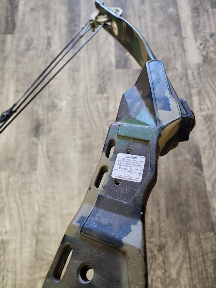 PSE Archery Elite Series Compound Bow RH - 30" - 70lbs