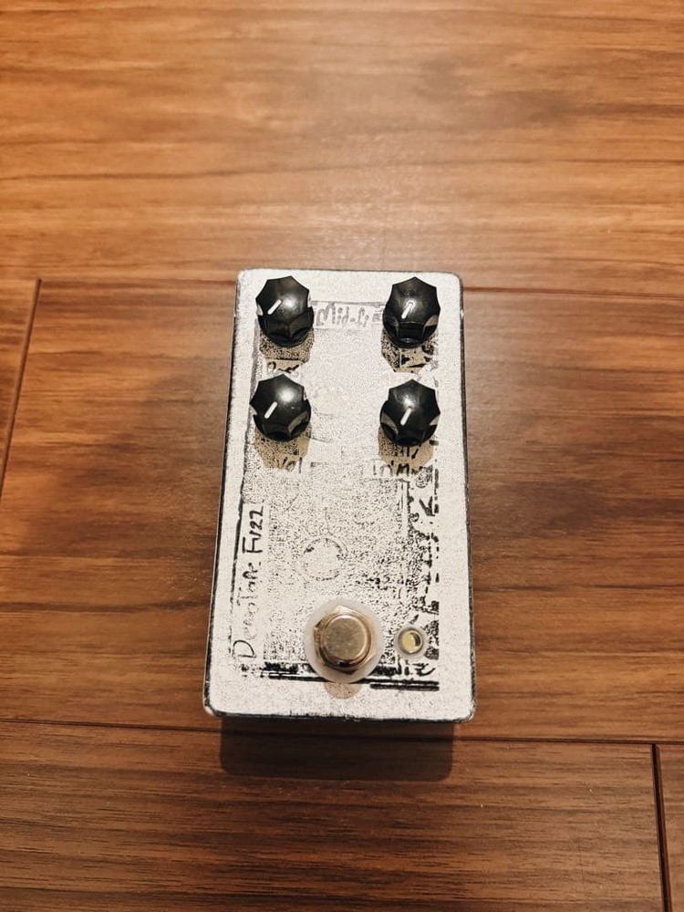 mid-fi electronics Demo Tape Fuzz Pedal