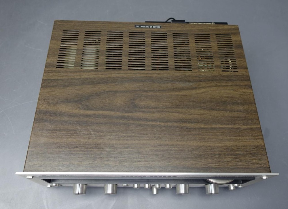 MARANTZ Stereophonic Receiver Model 2015 Powers On/Components Untested