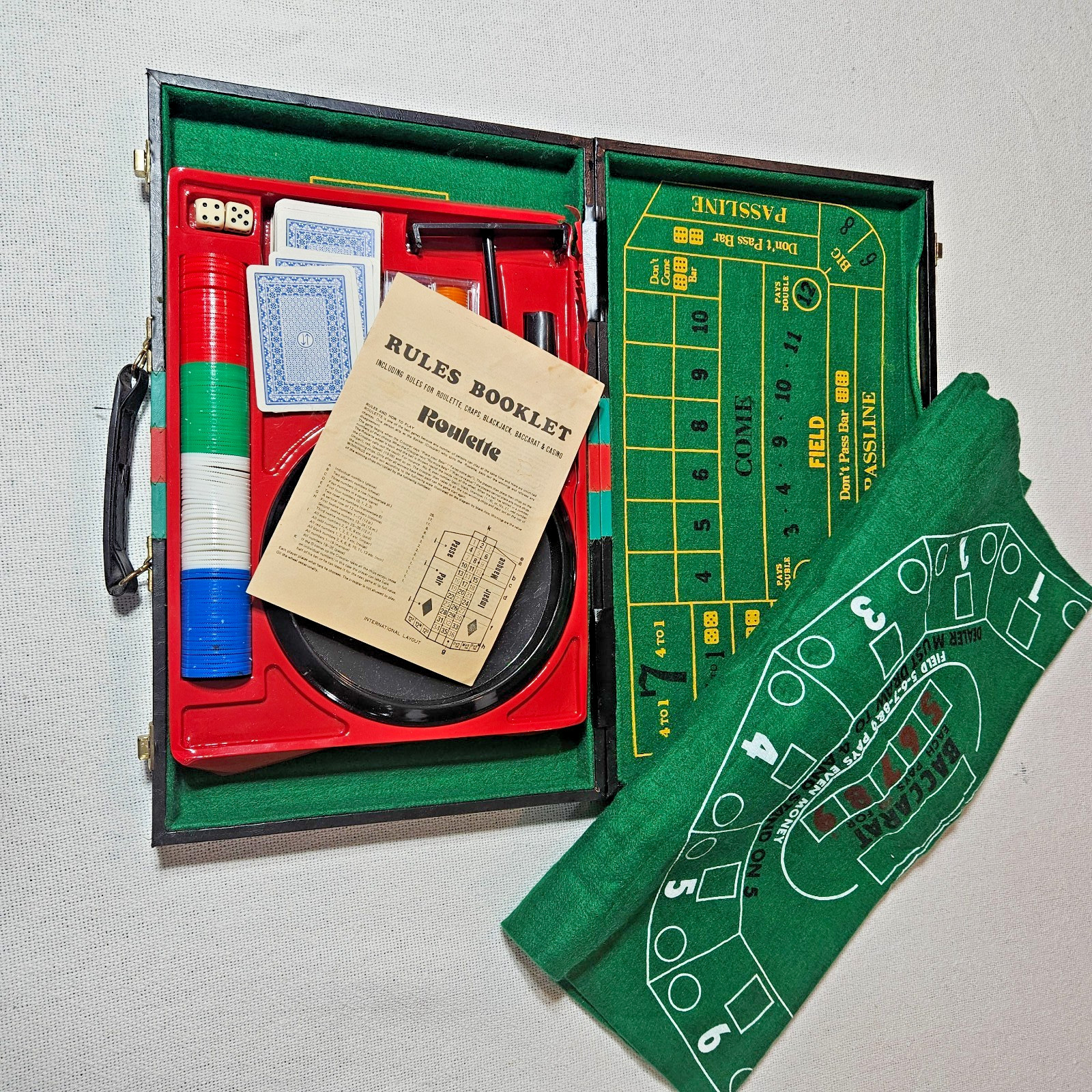 Vintage Portable Casino Roulette, Craps, Baccarat, Black Jack Vinyl Case & Instr
