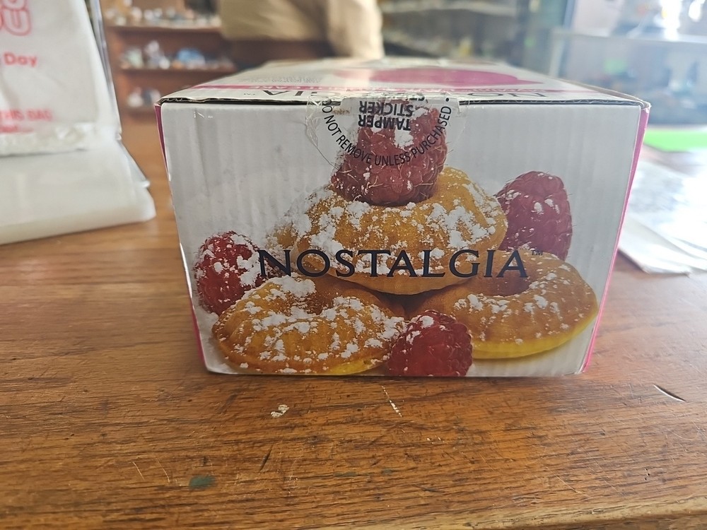 Nostalgia My Mini Lava And Bundt Cake Maker