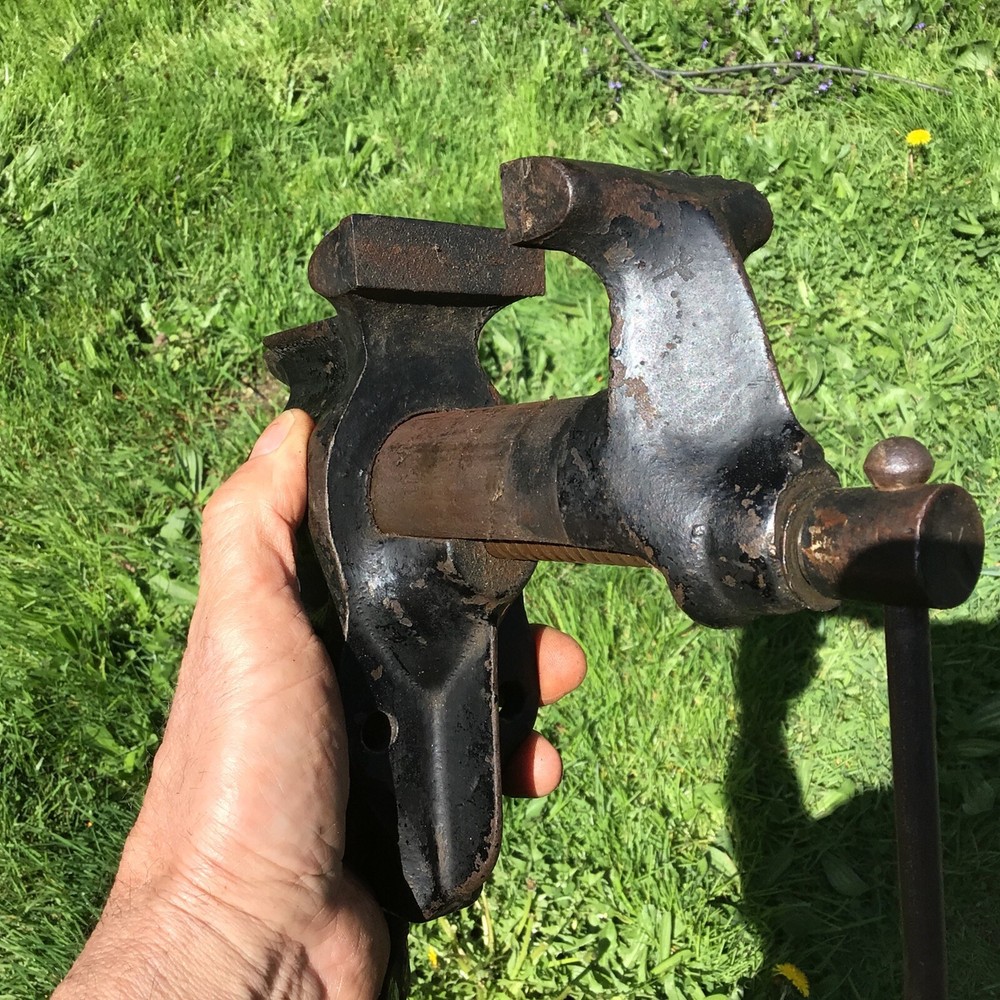 Small 2 1/2 “ Colton style clamp on bench vise. ￼