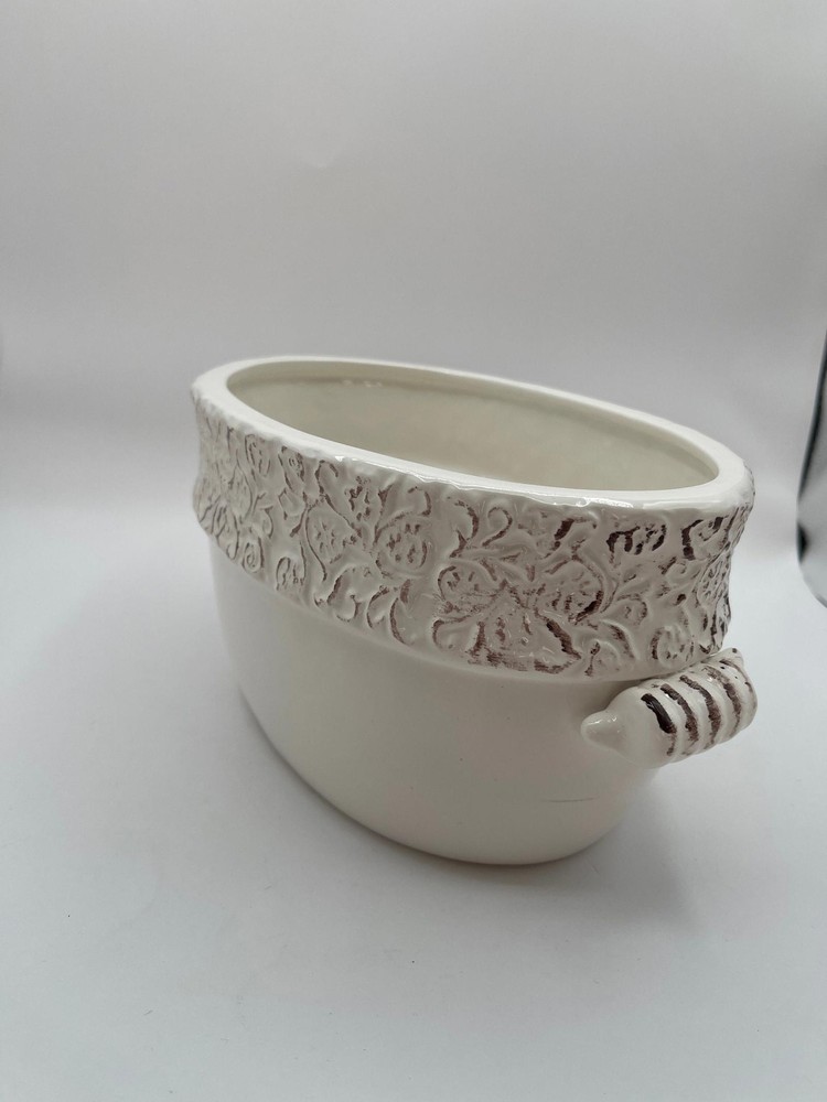 Ivory pottery planter with distressed rim