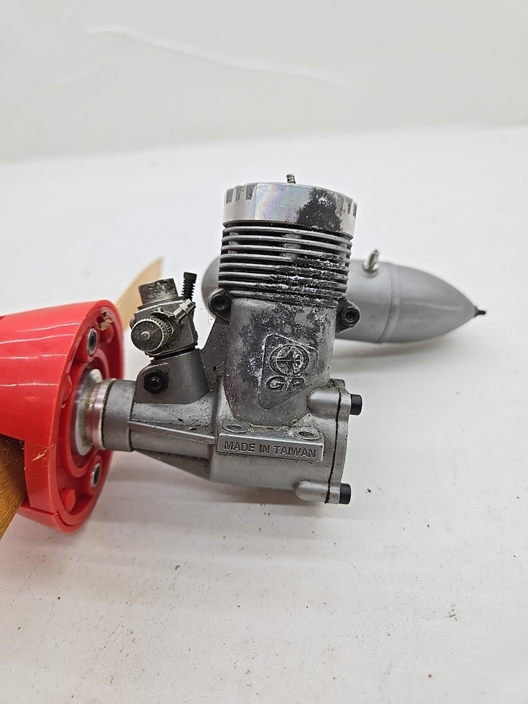 Thunder Tiger Pro 40 w/Muffler M8