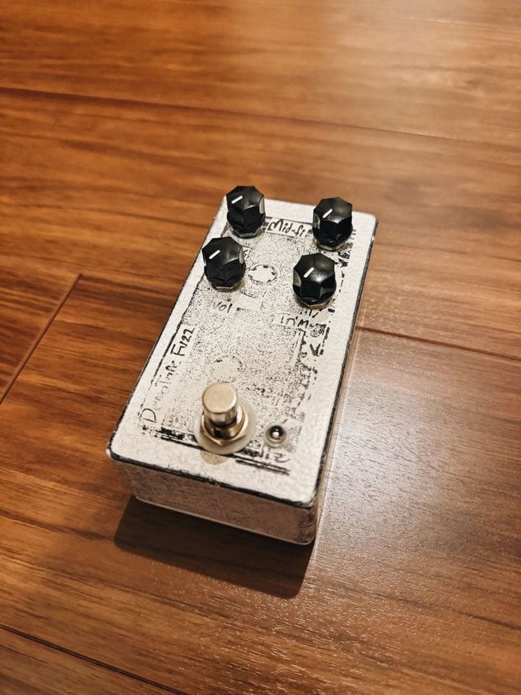 mid-fi electronics Demo Tape Fuzz Pedal
