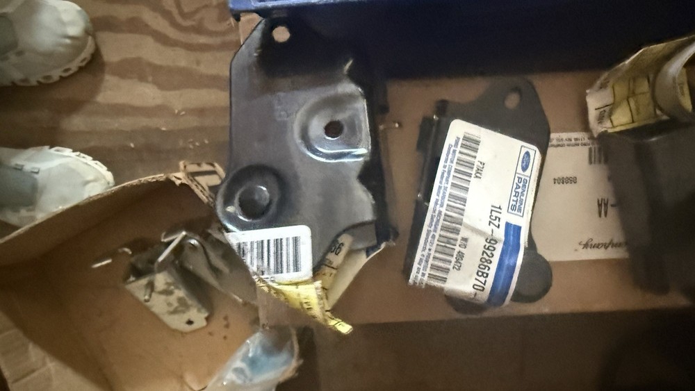 Striker 1L5Z-99286B70-AA