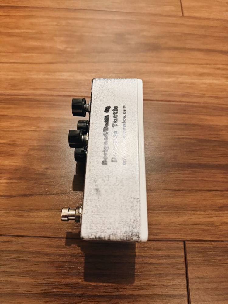 mid-fi electronics Demo Tape Fuzz Pedal