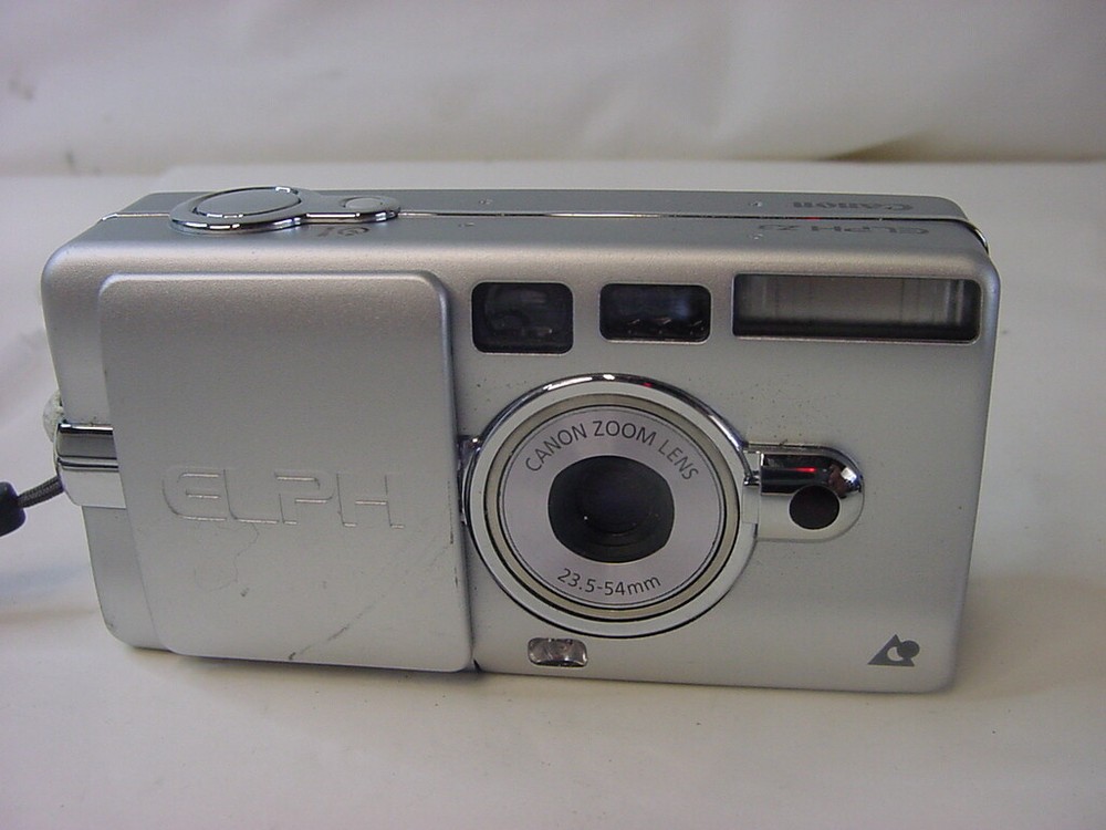 CANON ELPH - POINT & SHOOT CAMERA