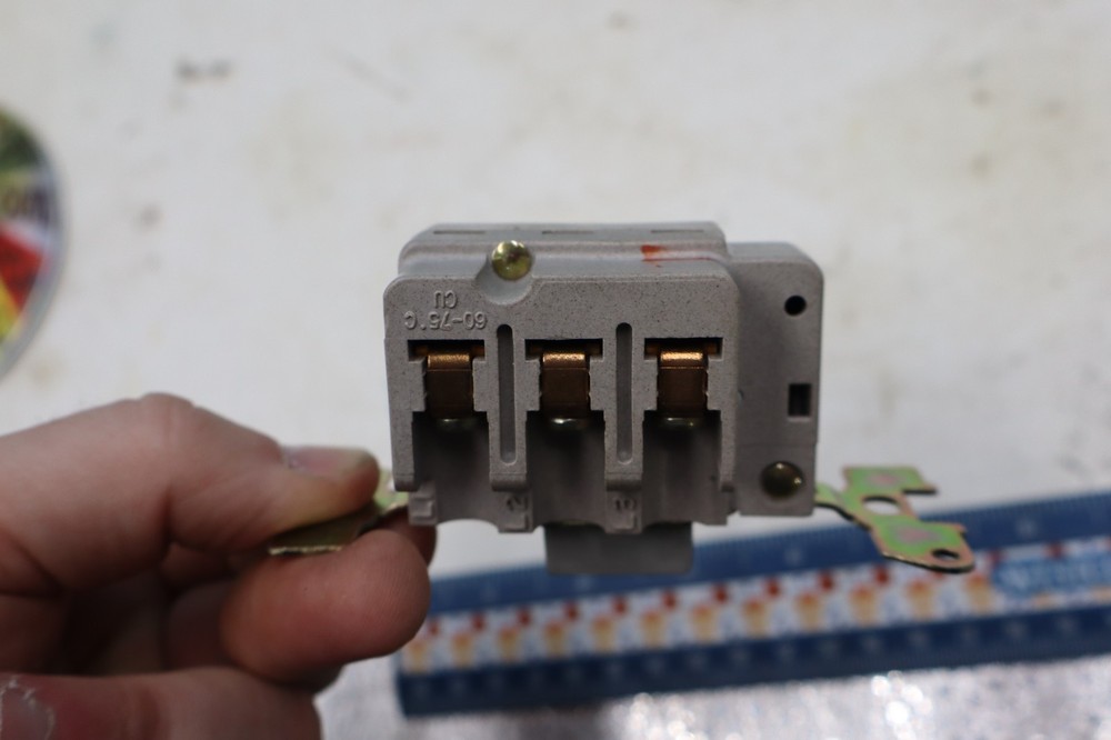 Siemens 0806 3 Pole locking Toggle Manual Motor Starting Switch MMS K04