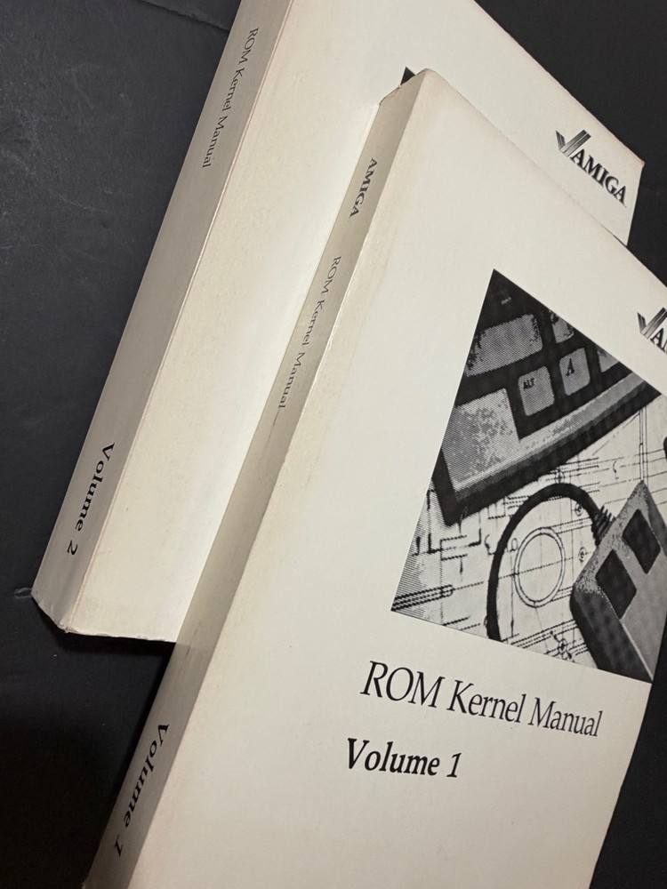 AmigaDOS Users, AmigaDOS Technical Ref, ROM Kernel Vol 1&2 Amiga Intuition etc