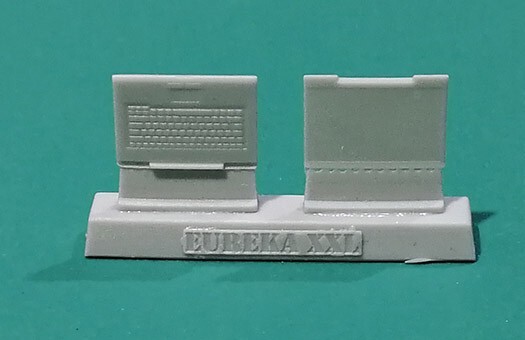 Eureka E-061 1/35 Laptop notebook computer houseware diorama accessory w/decal