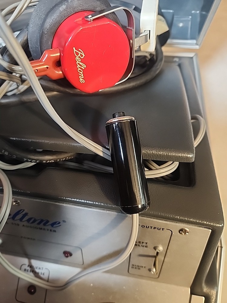 Beltone Model 119 Portable Hearing Test Audiometer W/ Headset & Push Button