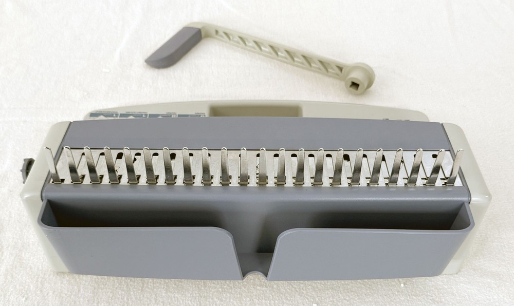 Fellowes Plastic Comb Binding Machine PB 55 - CRC52101 NEW