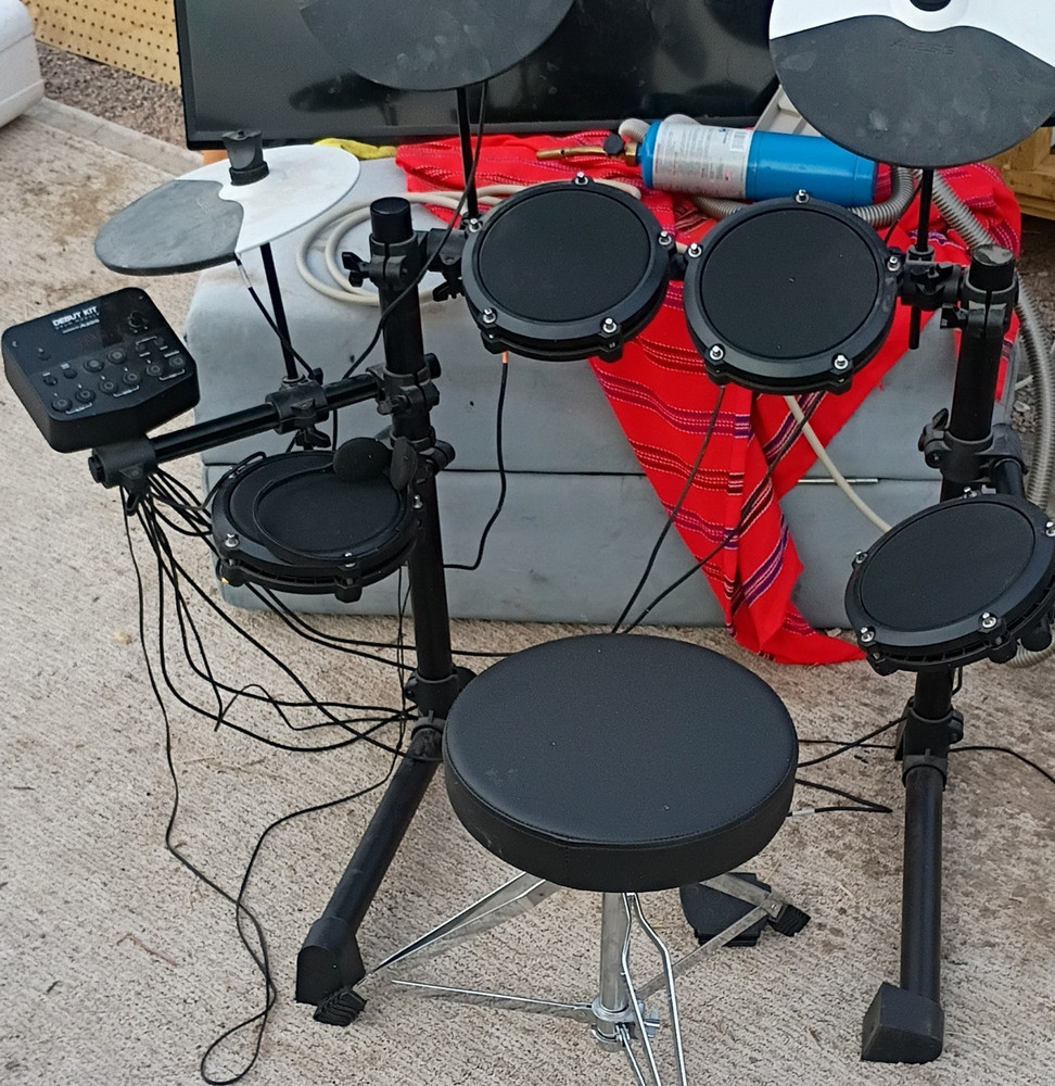 Yamaha DTX400K Electronic Drum Kit Programmable w/ Built-in Effects, Throne, USB