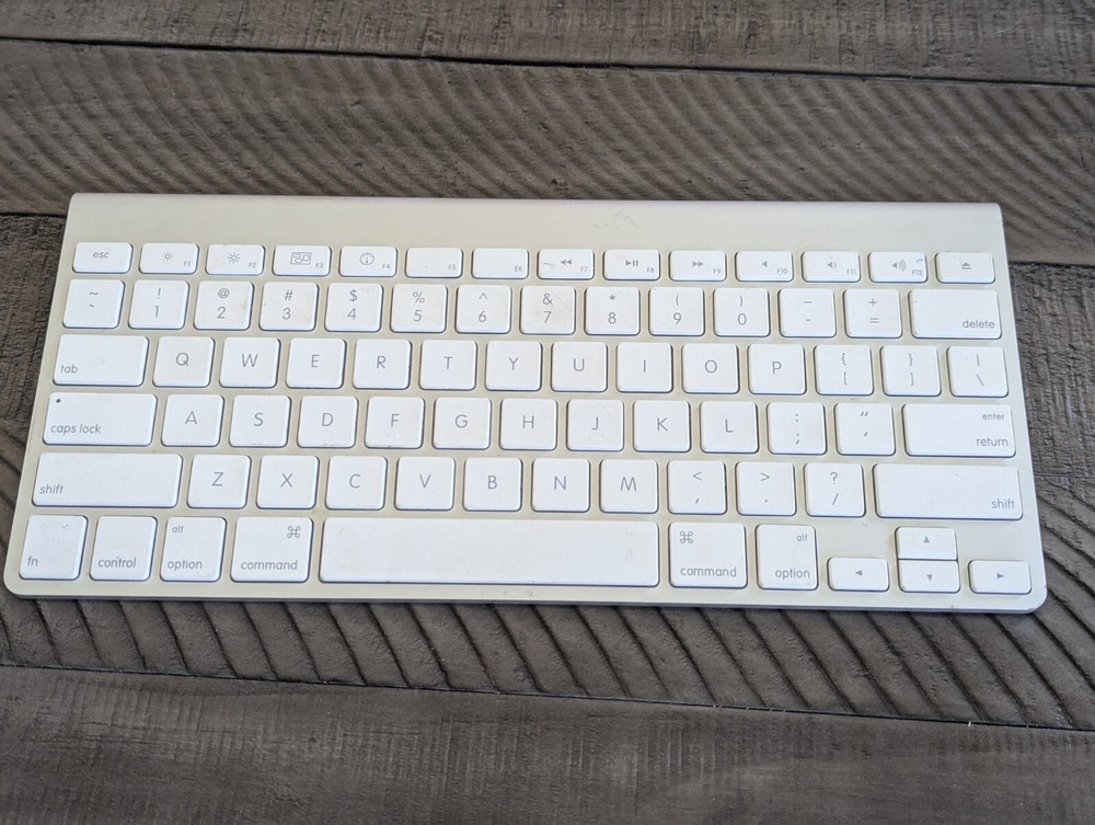 Apple Wireless Bluetooth Aluminum Keyboard - Model A1314 Tested/Working