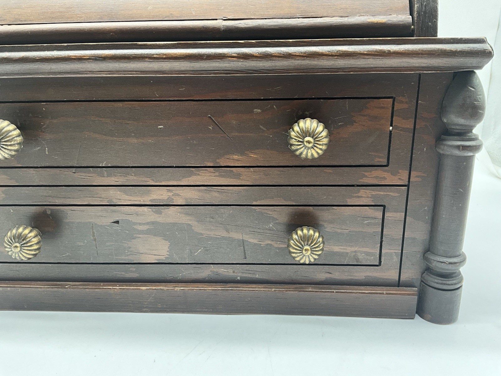 Guild Vintage 1965 "Button & Bows " Vacuum Tube AM/FM Radio Sewing Cabinet