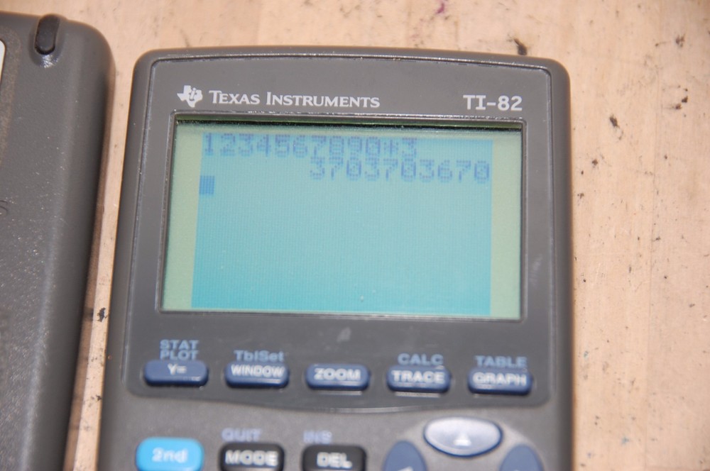 Texas Instruments TI-82 graphing and programmable calculator with Cover Works!