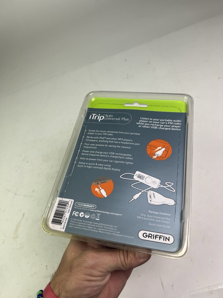 Griffin iTrip Auto Universal Plus FM Transmitter for iPod & Smartphone NEW