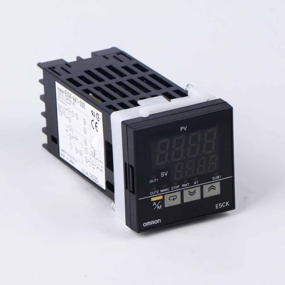 NEW Omron E5CK-AA1-302 Digital Controller Multi-Range 100-240VAC 50/60HZ