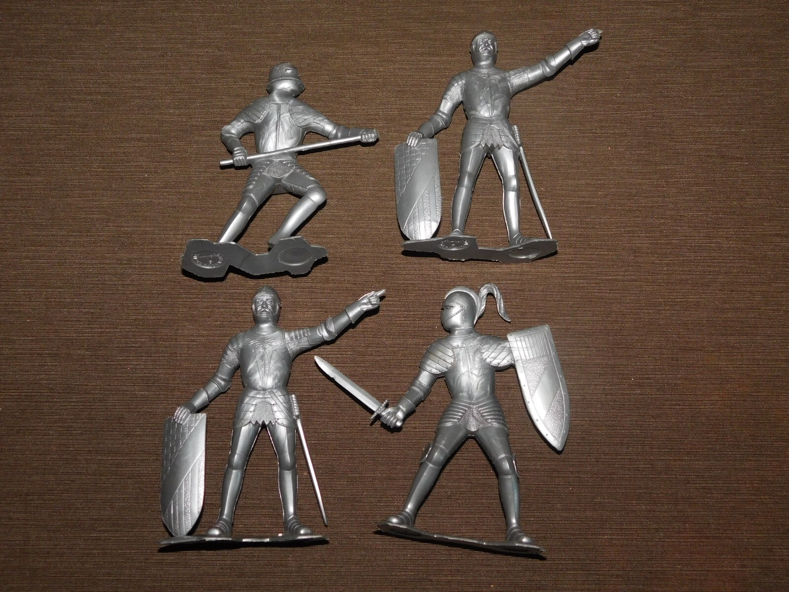 VINTAGE 1964 TOY 4 MARX 6" HIGH PLASTIC BATTLE GEAR SILVER KNIGHTS