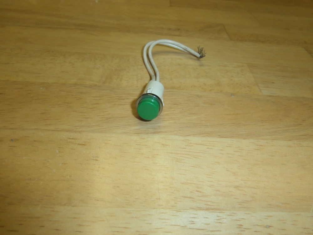 IDI 1090C GREEN PANEL INDICATOR LAMP 6 VOLT,NOS