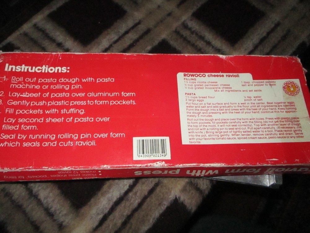 Rowoco RAVIOLI FORM Maker with Press #2134 - Vintage 1985