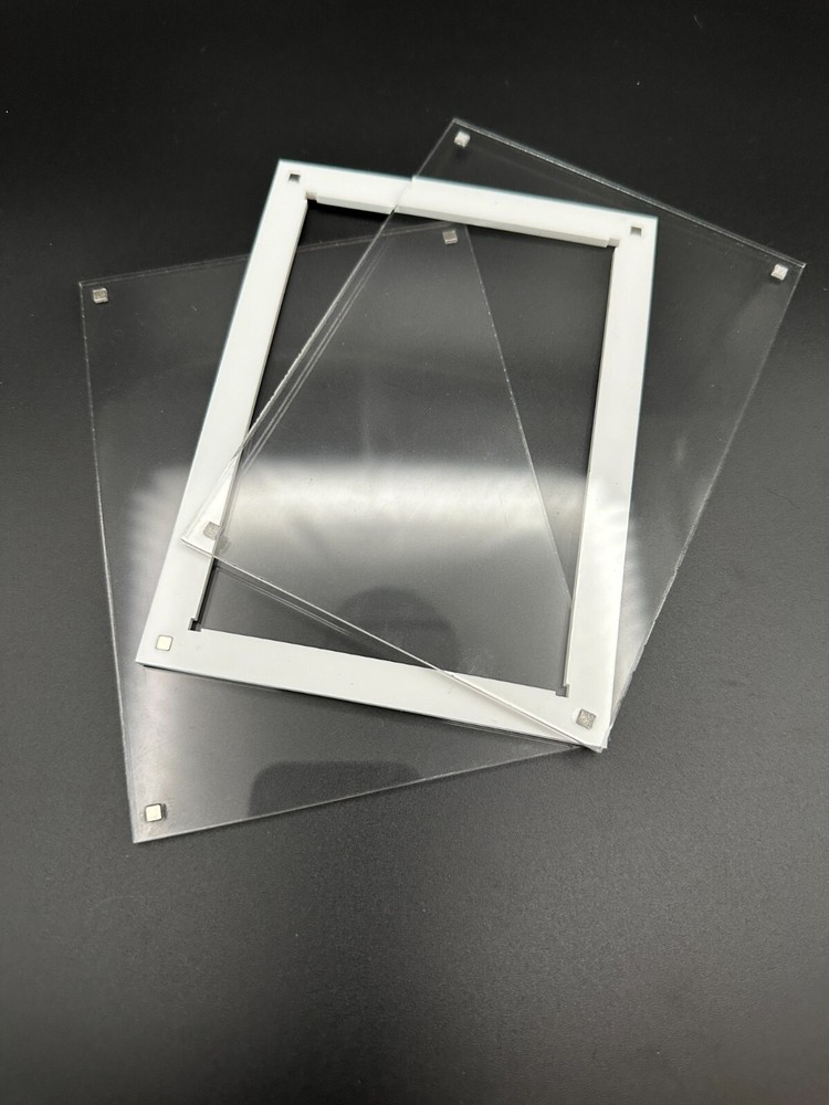Marvel Magnetic Sketch Booklet Card Holder Display Case 2 Panel 1 Hinge White