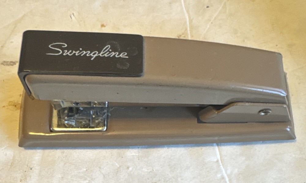 Vintage Swingline Model 711 Beige Desktop 5" Mini Stapler Retro Office Works