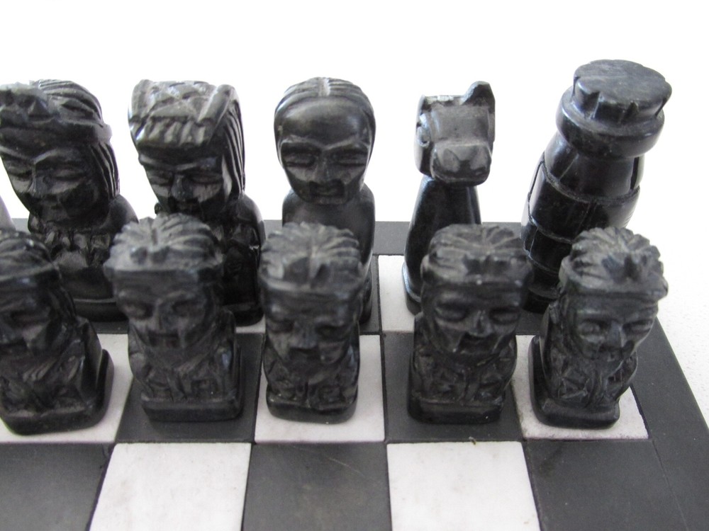 Vintage Onyx/Marble Chess Set (7" Square)