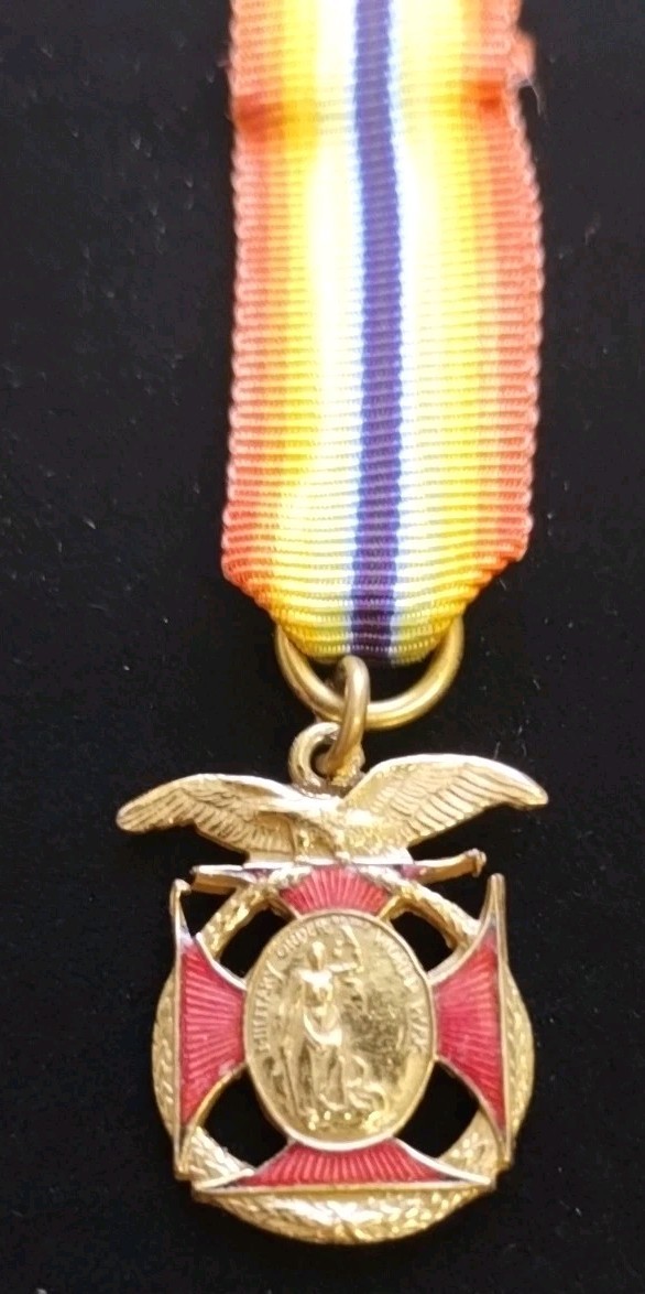 2 WWII U.S. MILITARY ORDER OF THE WORLD WAR MEDALS MEDALLIC ART CO.