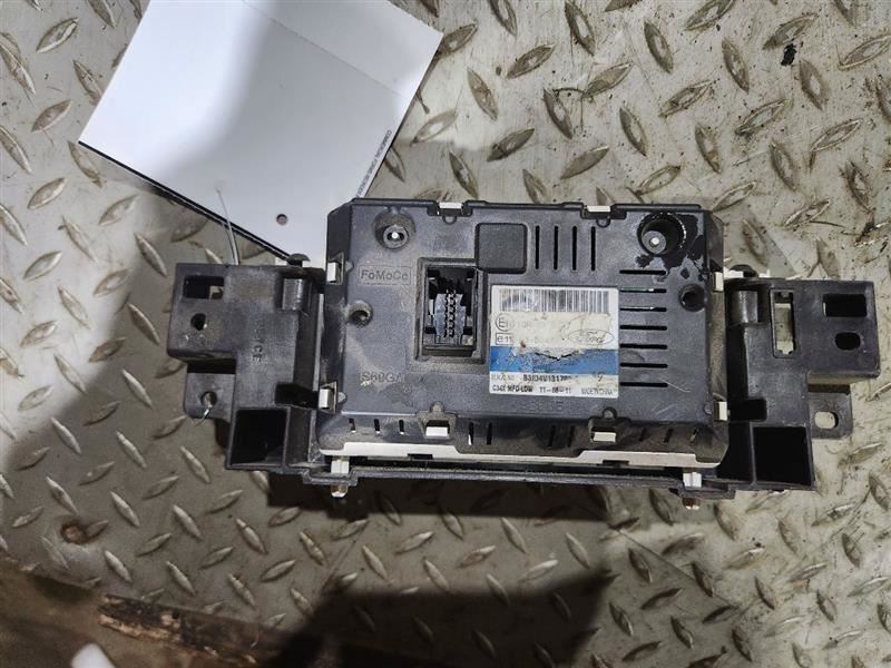 Info-GPS-TV Screen Front Display Thru 03/04/12 Fits 12 FOCUS