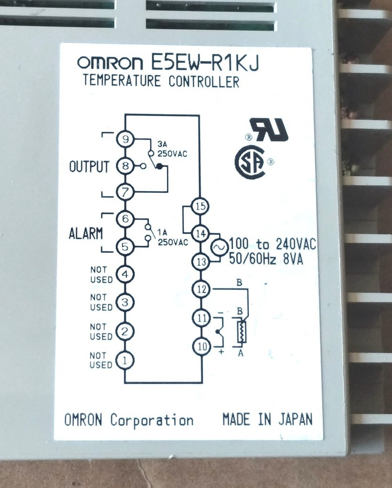 Omron E5EW-R1KJ E5EWR1KJ Temp Temperature Controller unit with clips 100-240vac