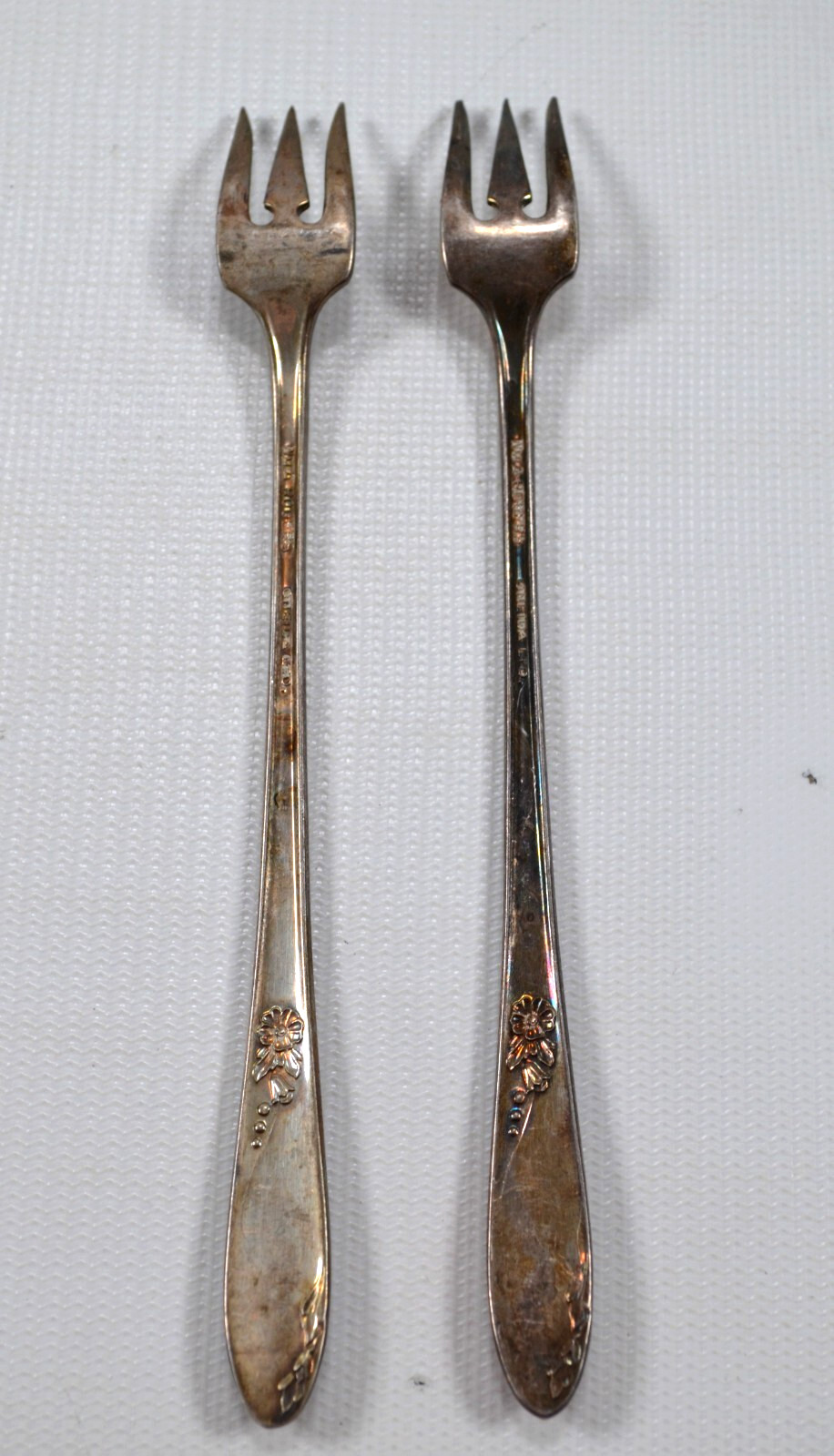 2 Wm A Rogers Oneida Silverplate Shrimp / Cocktail Forks 6” Unknown Pattern