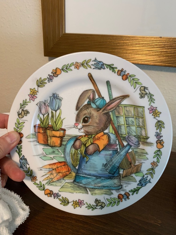 VINTAGE SET OF ONEIDA DELUXE CHILDRENS DINNERWARe