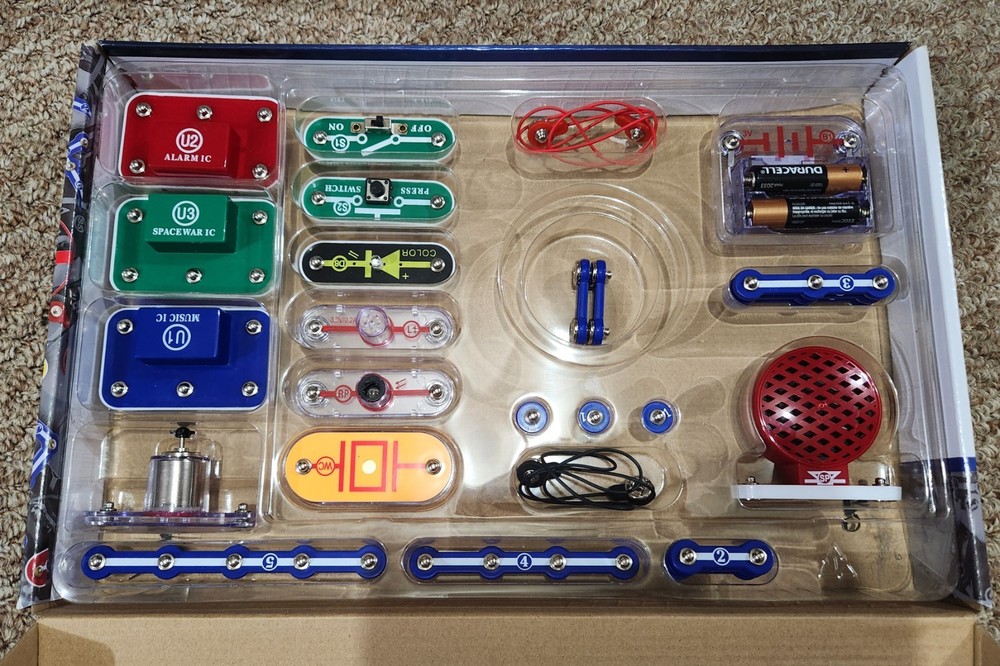 Snap Circuits Elements 140 Electronics Circut Kit - barley used